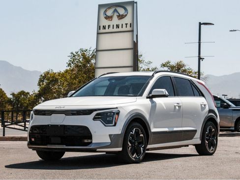 Used 2023 Kia Niro Wave FWD image 1