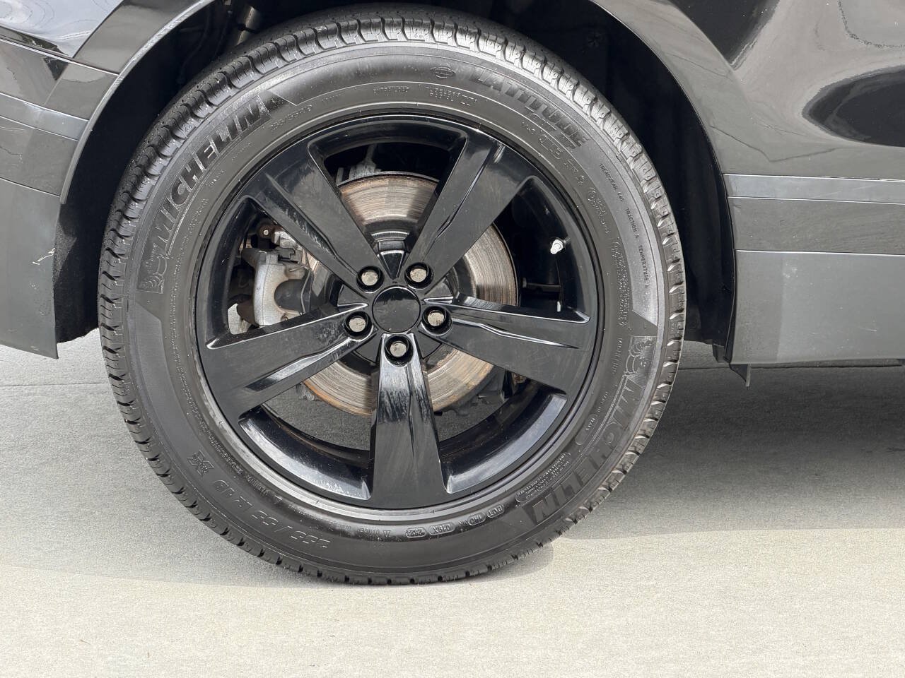 Used 2018 Land Rover Range Rover Velar S AWD/4WD image 28