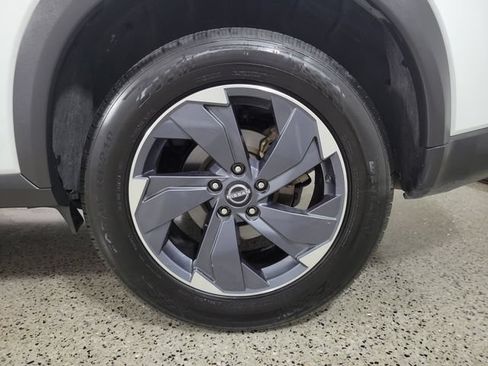 Used 2024 Nissan Rogue SV FWD image 8