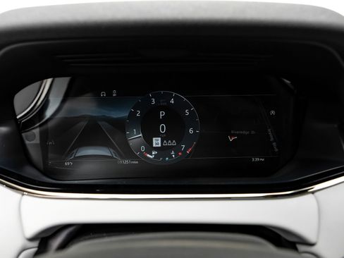 Used 2024 Land Rover Range Rover Evoque Dynamic SE image 23