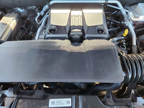 Used 2025 Chevrolet Colorado ZR2 w/ Technology Package image 34