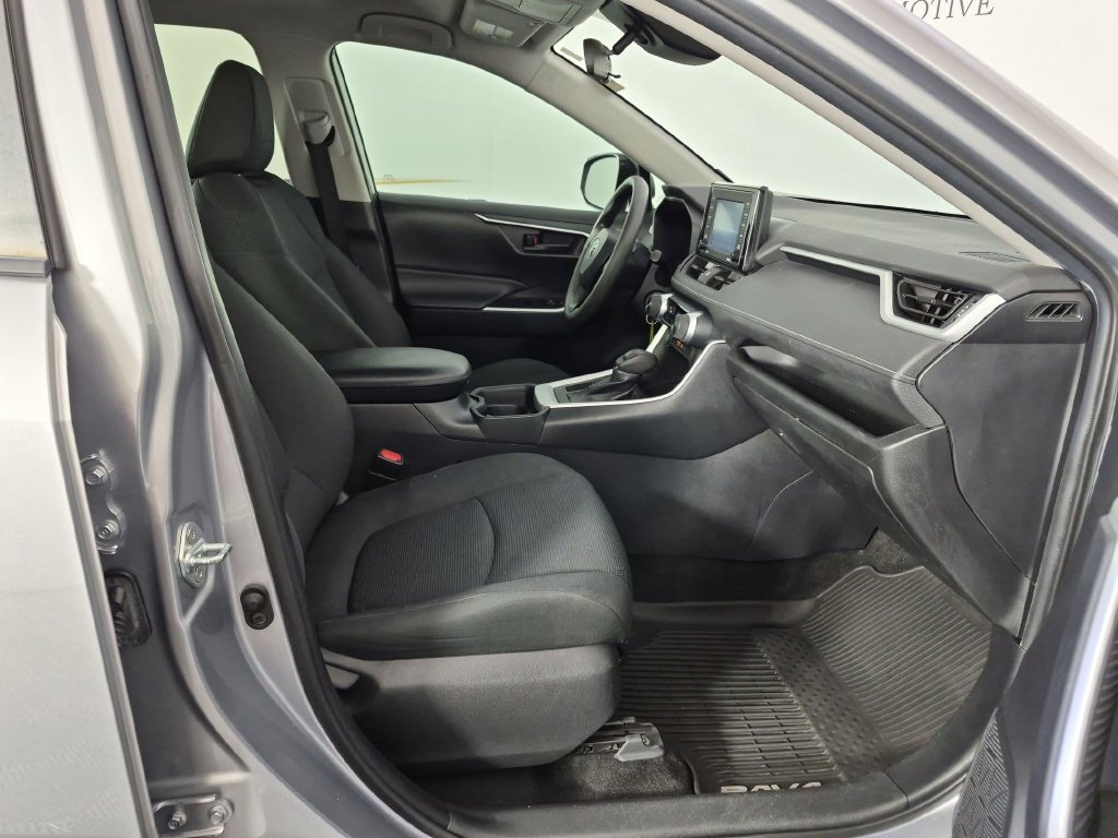 Used 2021 Toyota RAV4 LE FWD image 35