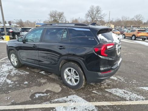 Used 2023 GMC Terrain SLE w/ Driver Convenience Package image 9