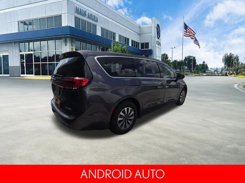 Used 2023 Chrysler Pacifica Touring-L FWD image 7