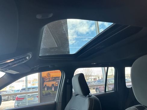 Used 2025 Jeep Grand Cherokee Laredo X w/ Luxury Tech Group I image 21