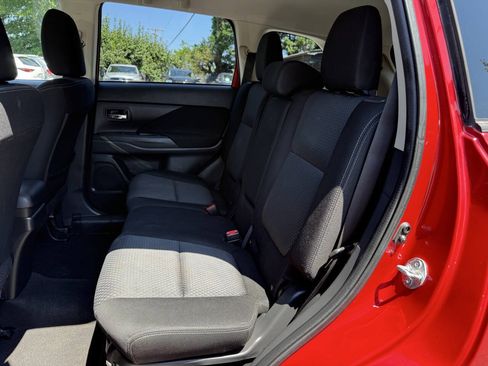 Used 2016 Mitsubishi Outlander SE FWD image 11
