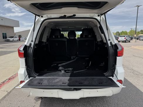 Used 2018 Lexus LX 570 4WD image 9
