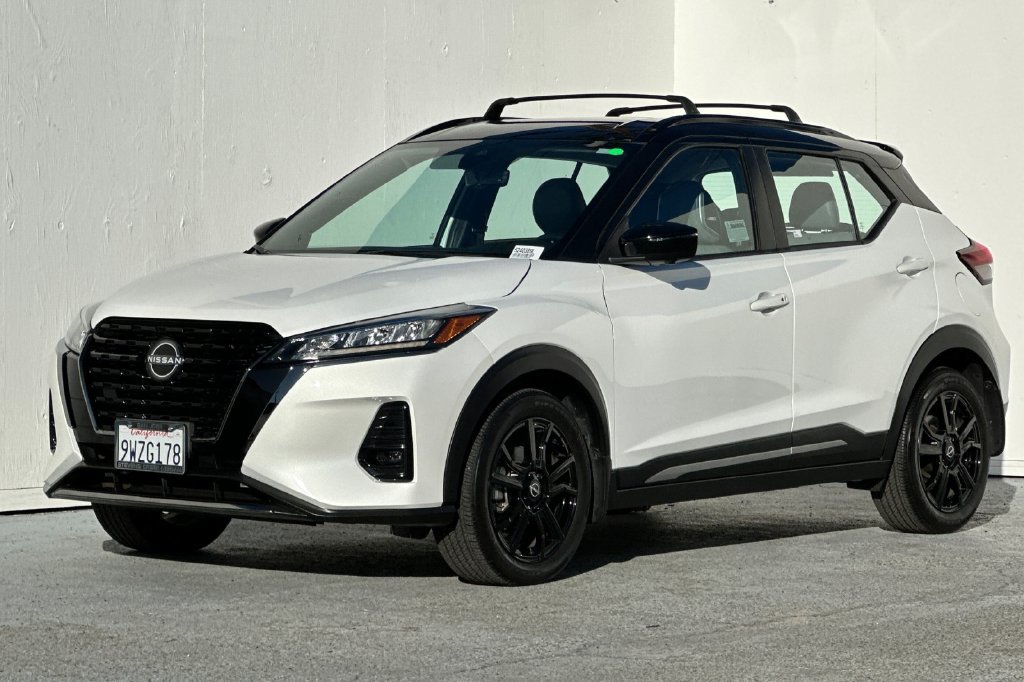 Certified 2025 Nissan Kicks SV w/ Illumination Package FWD image 8