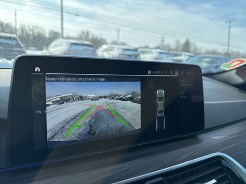 Used 2023 BMW 530e xDrive w/ Premium Package image 17