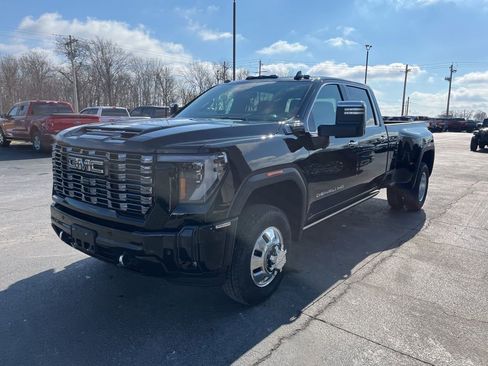 New 2025 GMC Sierra 3500 Denali Ultimate AWD/4WD image 4