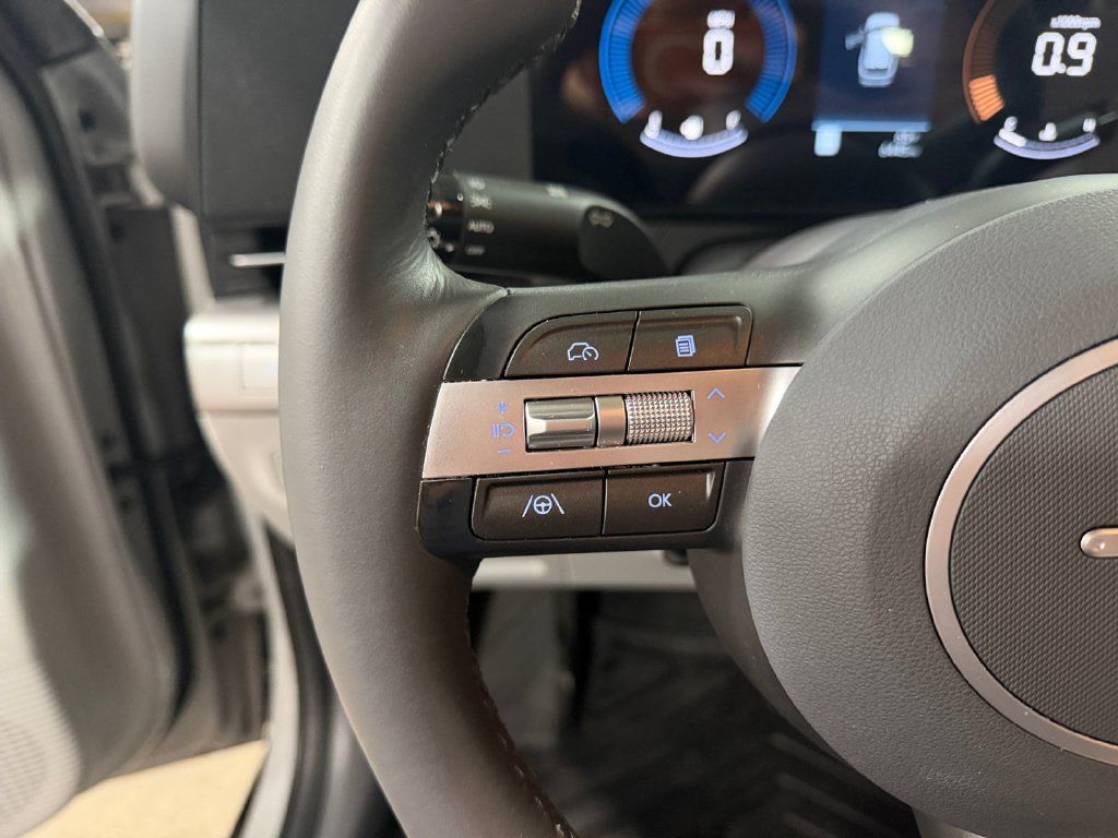 Used 2025 Hyundai Kona SEL AWD/4WD image 34