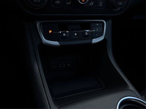 Used 2023 GMC Terrain SLT w/ Elevation Edition image 30