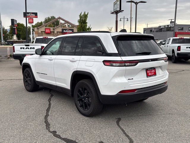 Used 2026 Jeep Grand Cherokee Altitude AWD/4WD image 4