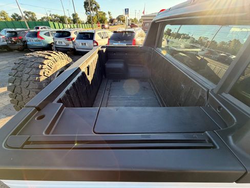 Used 2005 HUMMER H2 SUT w/ Preferred Equipment Group AWD/4WD image 26