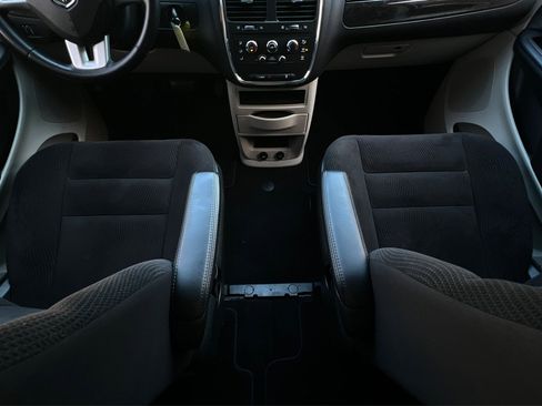 Used 2019 Dodge Grand Caravan SE w/ UConnect Hands-Free Group FWD image 28
