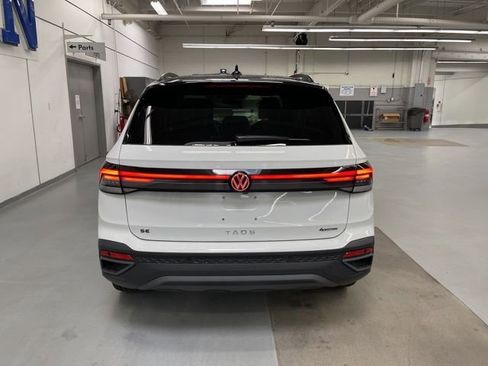 New 2026 Volkswagen Taos SE image 3