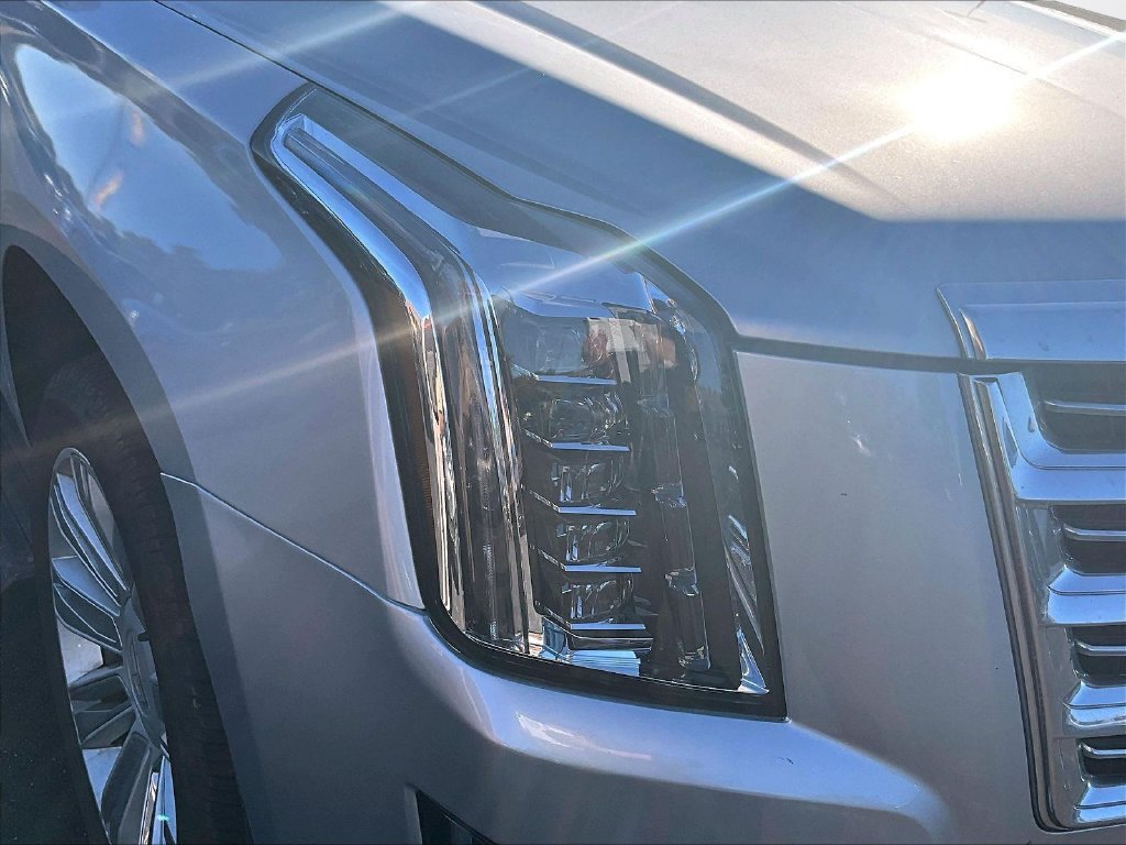 Used 2018 Cadillac Escalade ESV Platinum AWD/4WD image 28