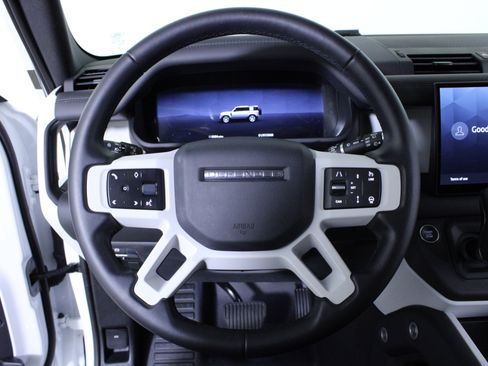 Used 2025 Land Rover Defender 110 S image 22