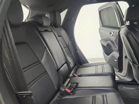 Used 2022 Porsche Cayenne Platinum Edition AWD/4WD image 41