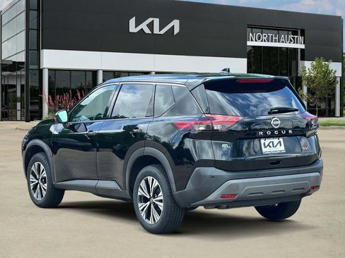 Used 2021 Nissan Rogue SV FWD image 4