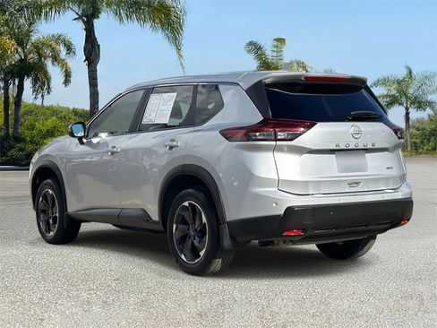 Certified 2025 Nissan Rogue SV image 2