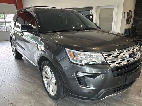 Used 2018 Ford Explorer XLT w/ Equipment Group 202A FWD image 2