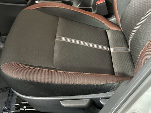 Used 2025 Nissan Versa SR image 12