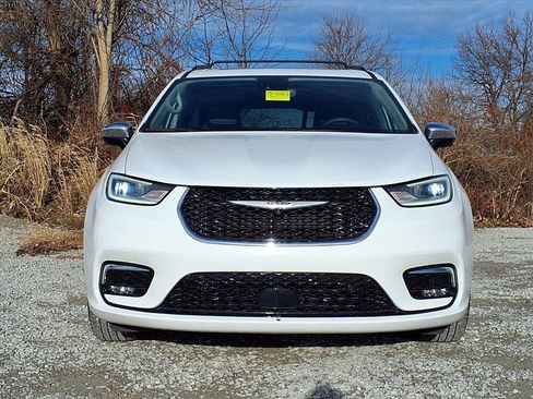 Used 2023 Chrysler Pacifica Limited image 23