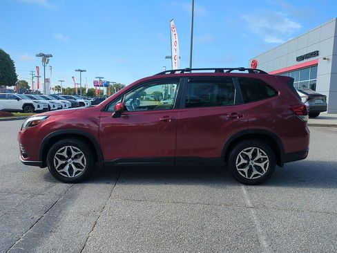Used 2023 Subaru Forester Premium AWD/4WD image 6