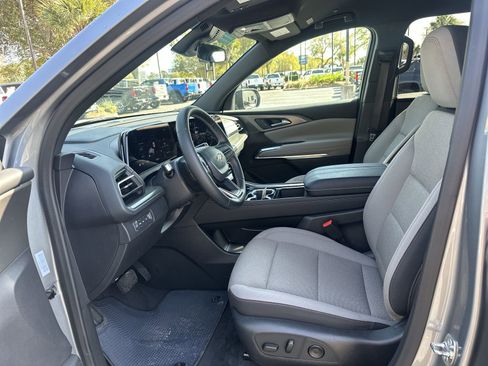 Used 2025 Chevrolet Traverse LT AWD/4WD image 16
