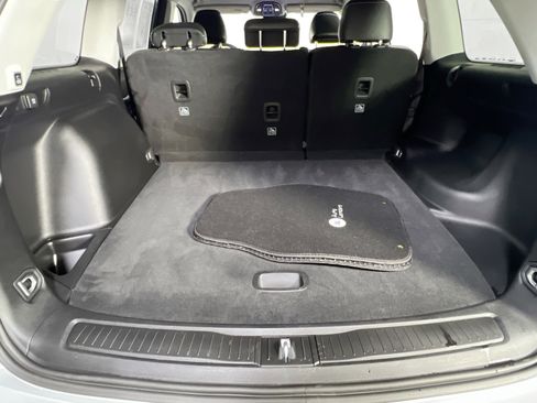 Used 2023 Jeep Grand Cherokee Limited w/ Black Appearance Package image 24