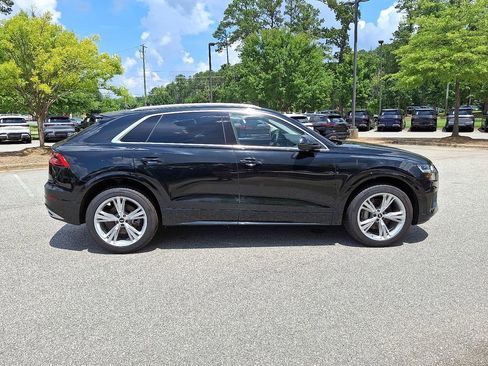 Used 2022 Audi Q8 Premium image 8