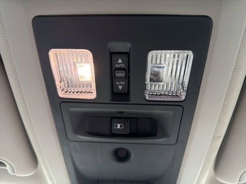 Used 2018 RAM 1500 Laramie Longhorn image 28