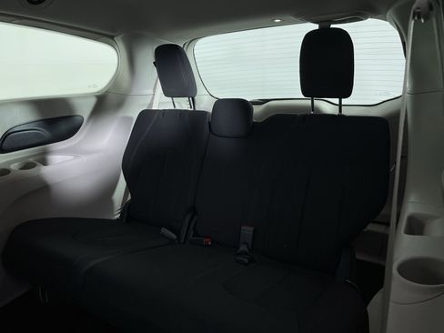 Used 2019 Chrysler Pacifica Touring Plus image 22