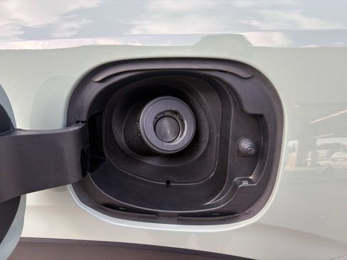 Used 2025 Chevrolet Trax ACTIV w/ Sunroof Package FWD image 33