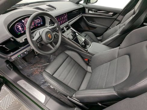 Used 2025 Porsche Panamera 4 image 4