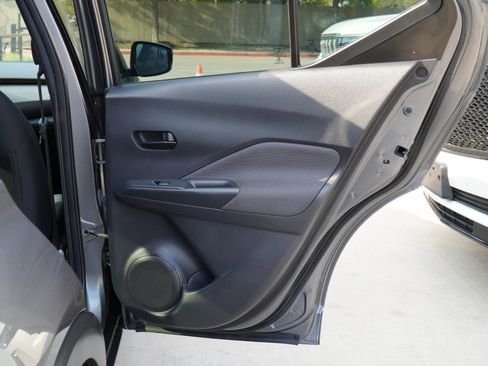 Used 2020 Nissan Kicks S image 24