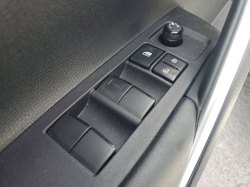 Used 2023 Toyota Corolla Cross L image 18