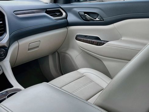 Used 2023 GMC Acadia Denali w/ Denali Ultimate Package FWD image 25