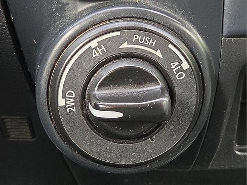 Used 2018 Nissan Titan S w/ GAWR Package AWD/4WD image 19