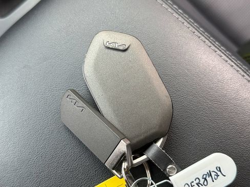 Used 2024 Kia Sorento S FWD image 33