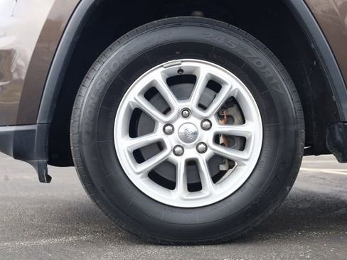 Used 2019 Jeep Grand Cherokee Laredo image 8