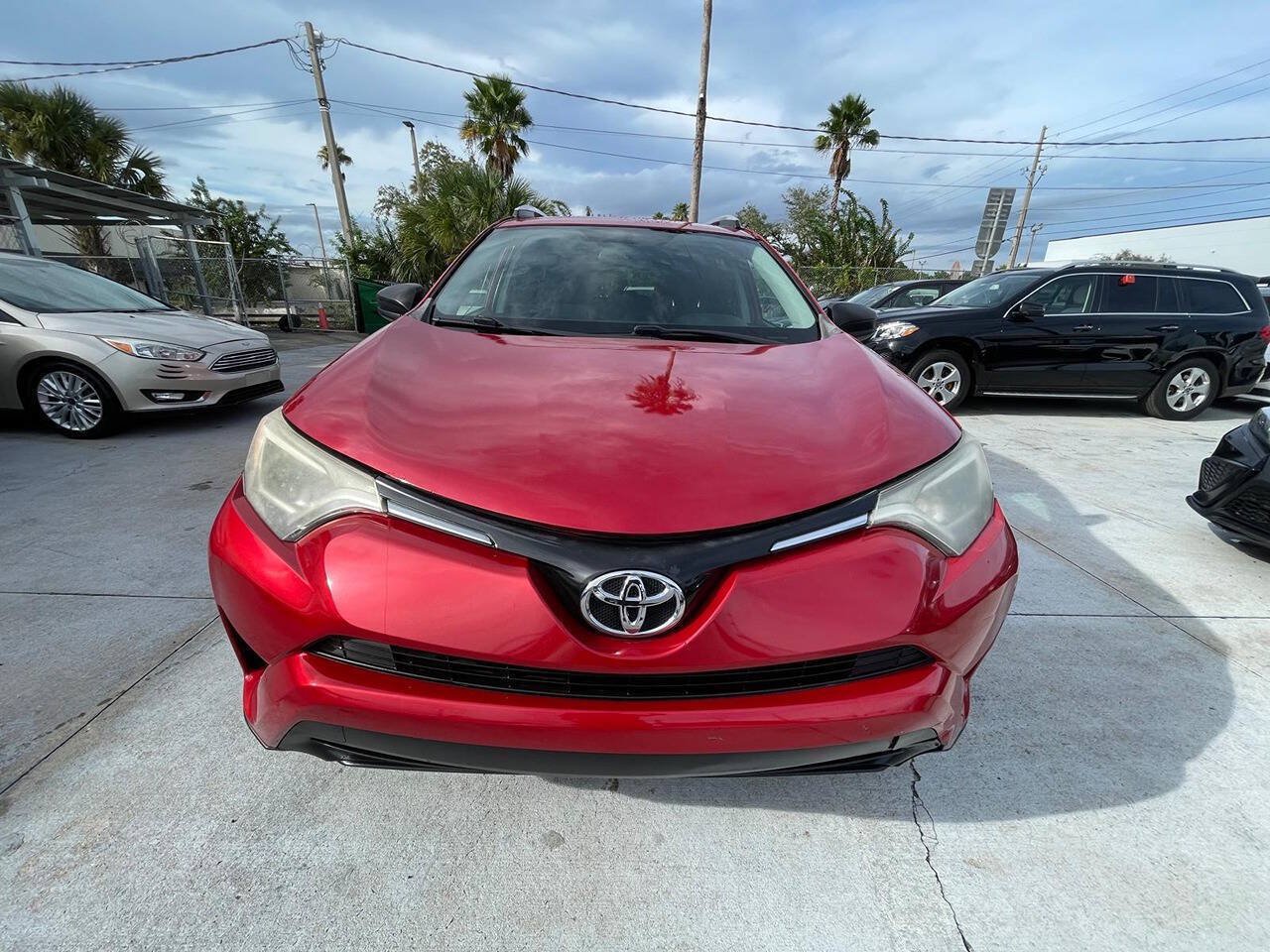 Used 2016 Toyota RAV4 LE FWD image 1
