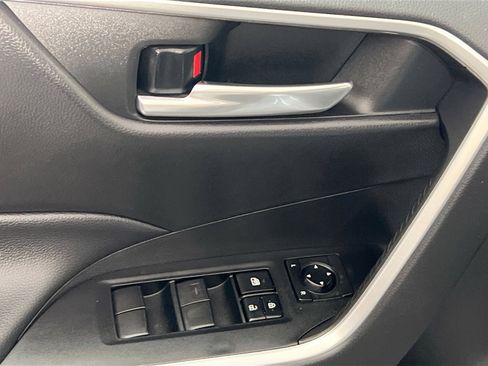 Used 2021 Toyota RAV4 XLE w/ Convenience Package image 16