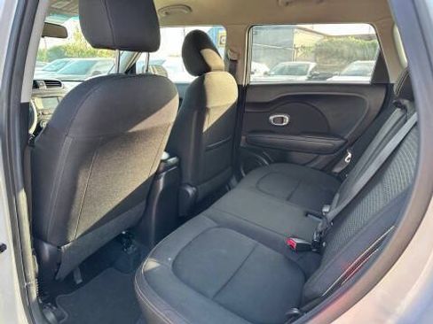 Used 2016 Kia Soul + FWD image 15