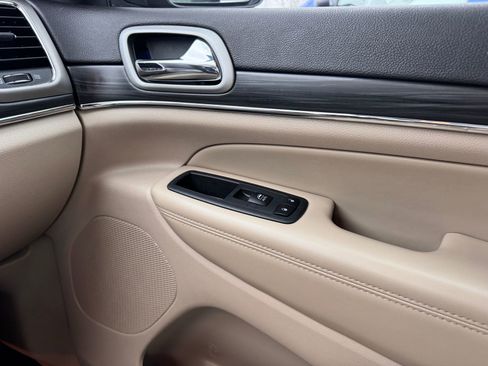 Used 2021 Jeep Grand Cherokee Limited w/ Luxury Group II image 21