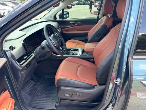 Used 2026 Kia Carnival SX w/ SX Dark Edition Package FWD image 18