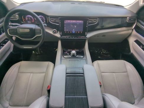 Used 2023 Jeep Wagoneer L Series II w/ Premium Group I AWD/4WD image 17