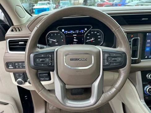 Used 2021 GMC Yukon Denali w/ Denali Premium Package image 17