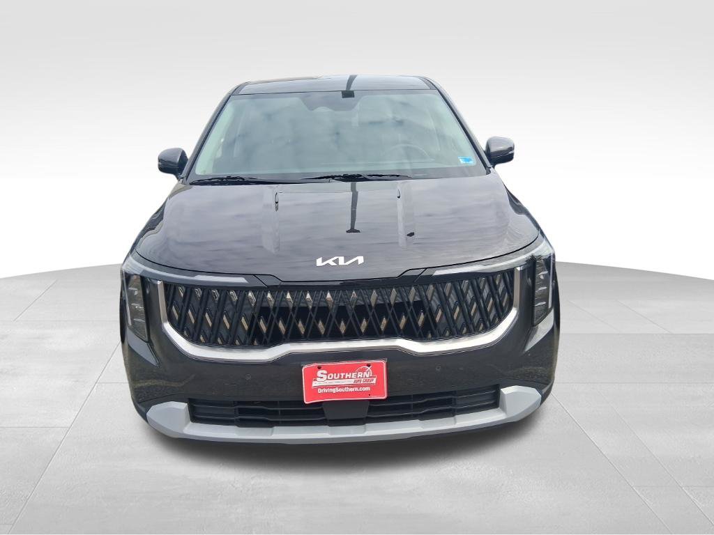 Certified 2026 Kia Carnival FWD image 2